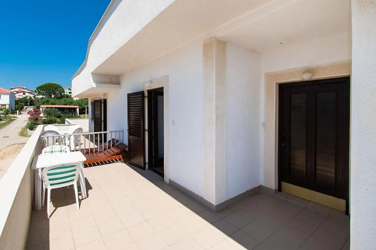 פובליאנה Apartments Crljenko