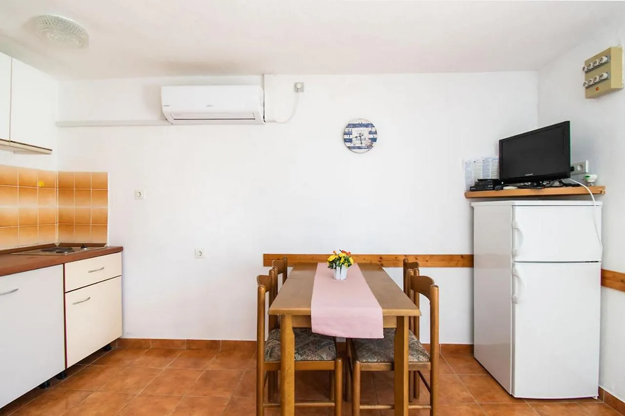 Apartments Crljenko Povljana Chorvatsko