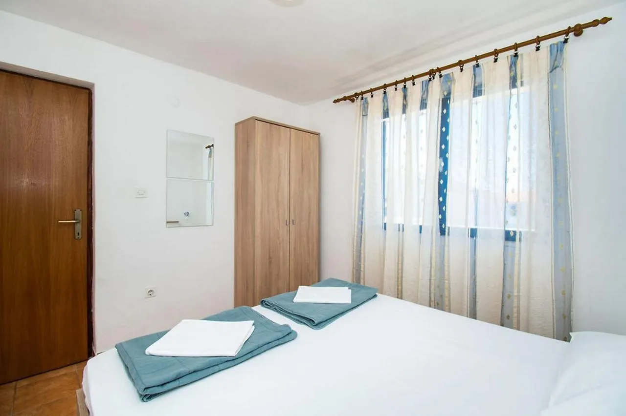 Apartments Crljenko Povljana